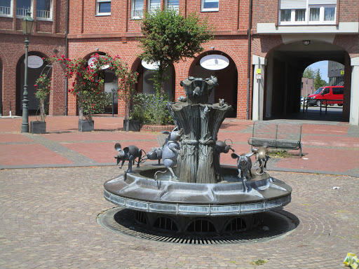 Brunnen "Tanzende Mäuse" - Thumbnail