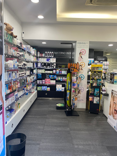 Farmacia Martínez de Vega (Gda. Paula Calzón Fernández) - Thumbnail