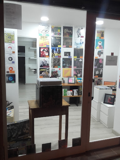 PIULA Discos