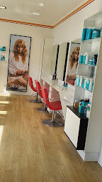 Photo n°9 de Camille Albane - Coiffeur Craponne à Craponne (Salon de coiffure)