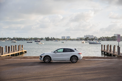 RealCar: Premium & Luxury Car Rental Fort Lauderdale FXE - Thumbnail