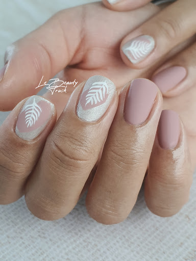 Le Beauty Truck - Thumbnail