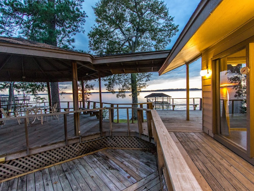 Buffalo Bob's Lake Houston Vacation Rental - Thumbnail