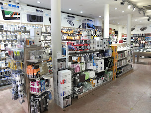 Photo n°29 de Pearl Magasin Paris à Paris (Magasin de matériel de photographie)