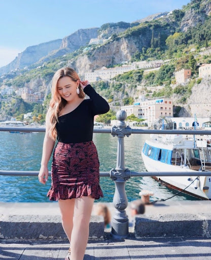 Kelly Wears Clothes - Thumbnail
