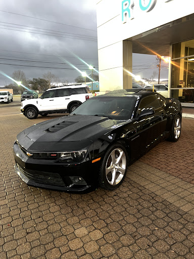 Roberts Ford - Visual