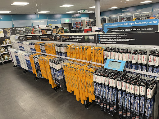 Halfords - Luton - Visual