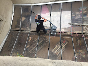 Photo n°3 de A2B Services à Bron (Service de gestion des déchets)