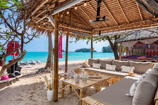 Samui eFoil club - electric surf shop and school on Koh Samui