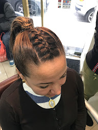 Photo n°11 de Kike Filian Coiffeur Visagiste à Paris (Institut de beauté)