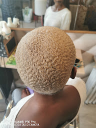 Photo n°17 de AZ Ébène Coiffure & Centre de formation Divine Grâce à Caen (Magasin d'articles de coiffure pour hommes)