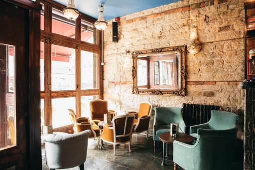 Ernie's Horsforth - Visual