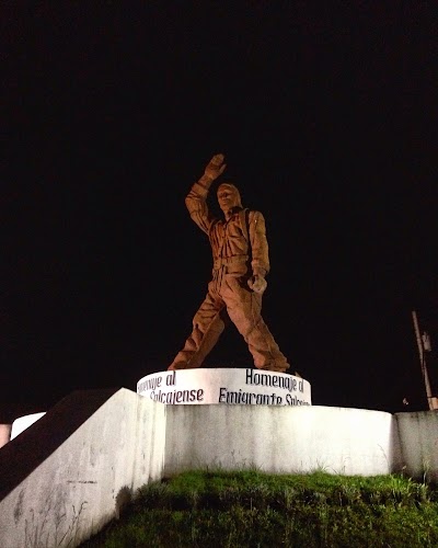 Photos of Monument to the Emigrant Salcajense