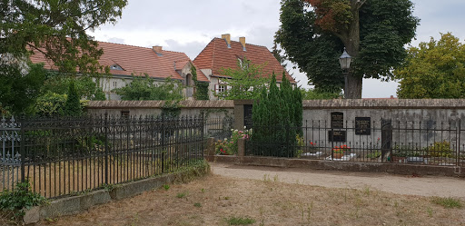 Alter Friedhof Inselstadt Werder Gallery - Germany