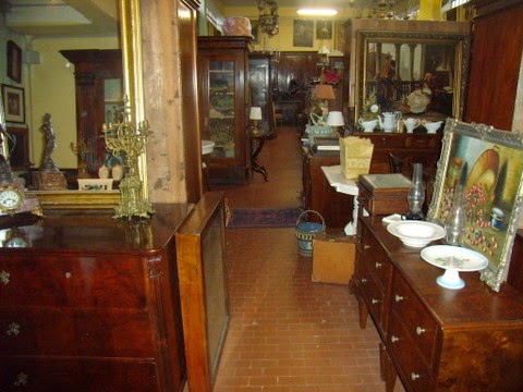 Debbia Antichita' srl - Mobili antichi, antichità, negozio di antiquariato, arredamento antico - Thumbnail