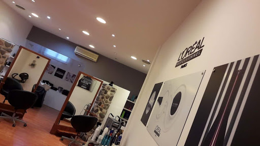 Parrucchieri Fuori Di Testa Di Hosnar Gabriella - Salone L'Oréal Professionnel & Matrix - Thumbnail