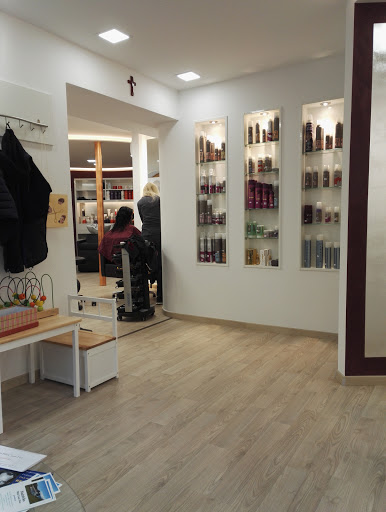 Frisuren Haarscharf Inh.Petra Hochholzer - Thumbnail