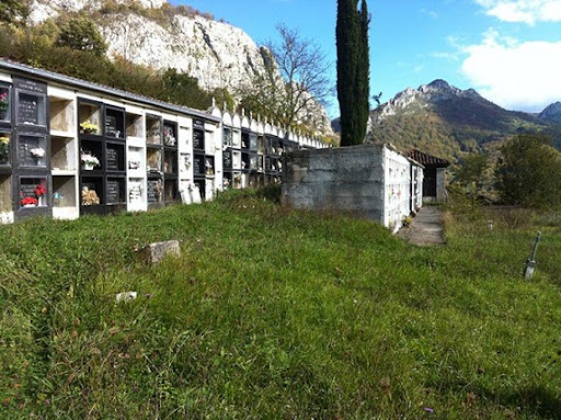 Cementerio parroquial de Caliao (Caleao―Caso)
