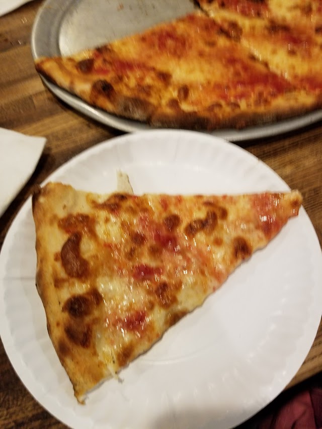 Deninos Pizzeria Tavern