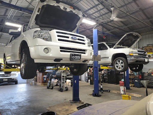 Bubba's Garage - Visual