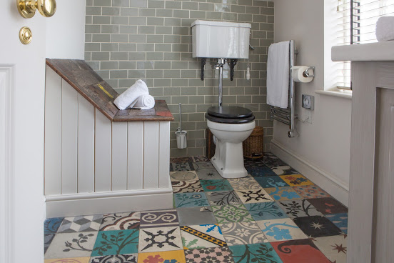 THE PIG-in the wall by null