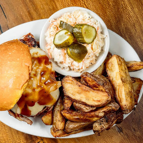 Deke's Bar-B-Que by null