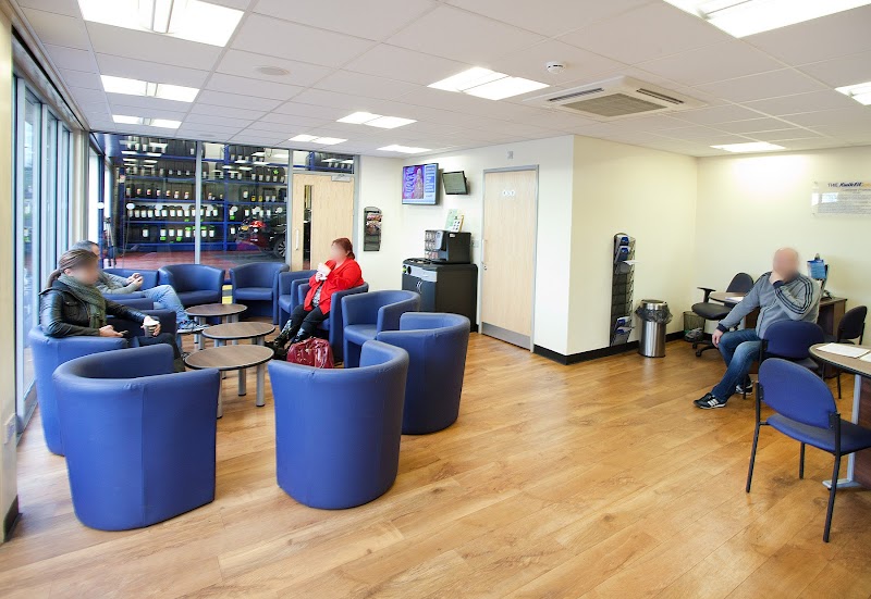 Kwik Fit Plus photo 3