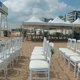 Photo n°2 de Club de plage Les Dauphins, Le Club RestauBar à La Baule-Escoublac (Club de natation)