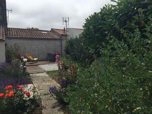 Photo de GITES BELLE FONTAINE: Gîte au calme, idéal curistes, location de vacances proche mer et station thermale en Charente-Maritime à Breuil-Magné (17870)