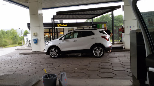 ELF-Tankstelle - Visual