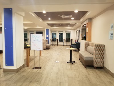 Holiday Inn Express & Suites Medford-Central Point