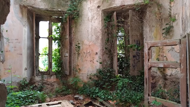 Villa De Vecchi o Casa Rossa