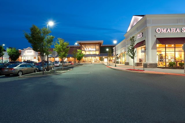 The Promenade Shops at Evergreen Walk