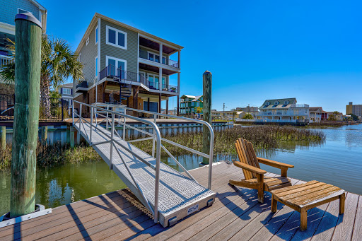 Christianna Vlahos Broker / REALTOR® Gallery - United States