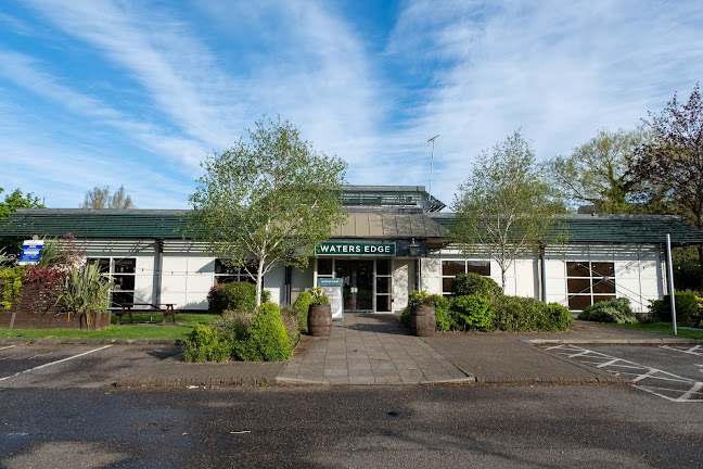 Waters Edge - Pub
