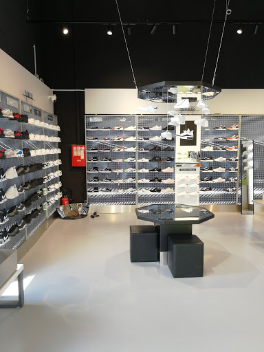 S2 Sneakers Specialist Aubenas - Thumbnail