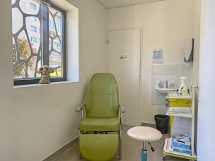 Photo n°3 de Laboratoire UNIBIO Pont Evêque à Pont-Évêque (Centre de dépistage du VIH)