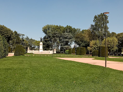 Monument to Virgilio - Thumbnail