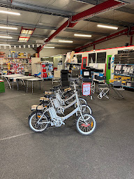 Photo n°5 de Esprit Camp 17 à Saintes (Magasin d'accessoires automobiles)