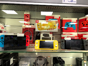 Photo n°10 de Cash Express Magasin d'occasions Multimédia, Image et Son, Téléphonie, Bijoux, Achat d'or à Cusset (Magasin de jeux vidéo)