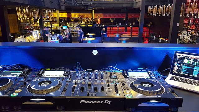 Central the Club