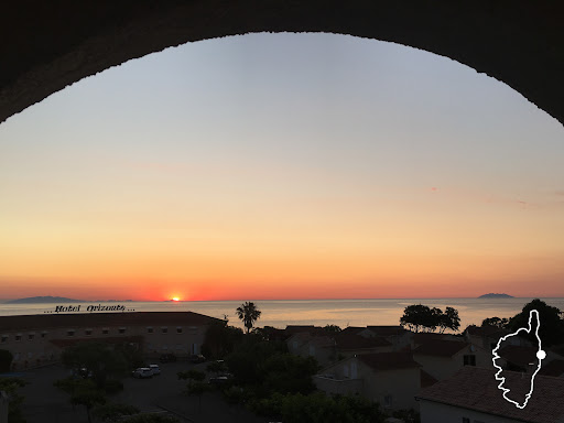 Photo de Marie BONO Location studio** Cervione : Studio 4 personnes, avec Piscine partagée et balcon, en bord de plage - Haute-Corse
