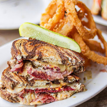 Mo's Irish Pub by null