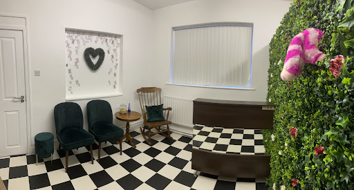 Lindsay Through the Looking Glass Aesthetics - Registered Nurse