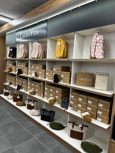 Besson Chaussures Orleans Saran Gallery - France