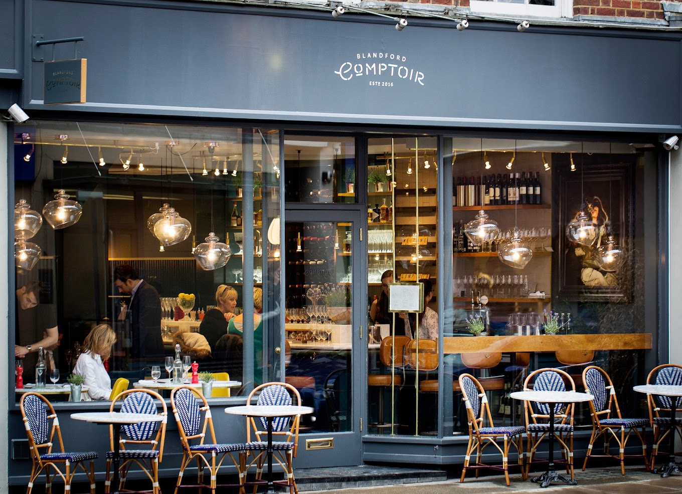 Looking for the best dining experiences in Baker Street? Check out our comprehensive guide to the top-rated restaurants in the area, featuring a range of cuisines, price points, and ambiances to suit every taste and occasion. From trendy gastropubs to elegant fine dining establishments, we've got you covered with all the insider info you need to plan your next culinary adventure in Baker Street. Don't miss out on the delicious dishes and impeccable service at these standout restaurants!