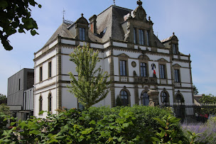 Photo n°6 de Mairie de Ploërmel à Ploërmel (Hôtel de ville)