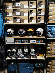 Photo n°18 de Salomon Factory Outlet Villefontaine à Villefontaine (Magasin de ski)