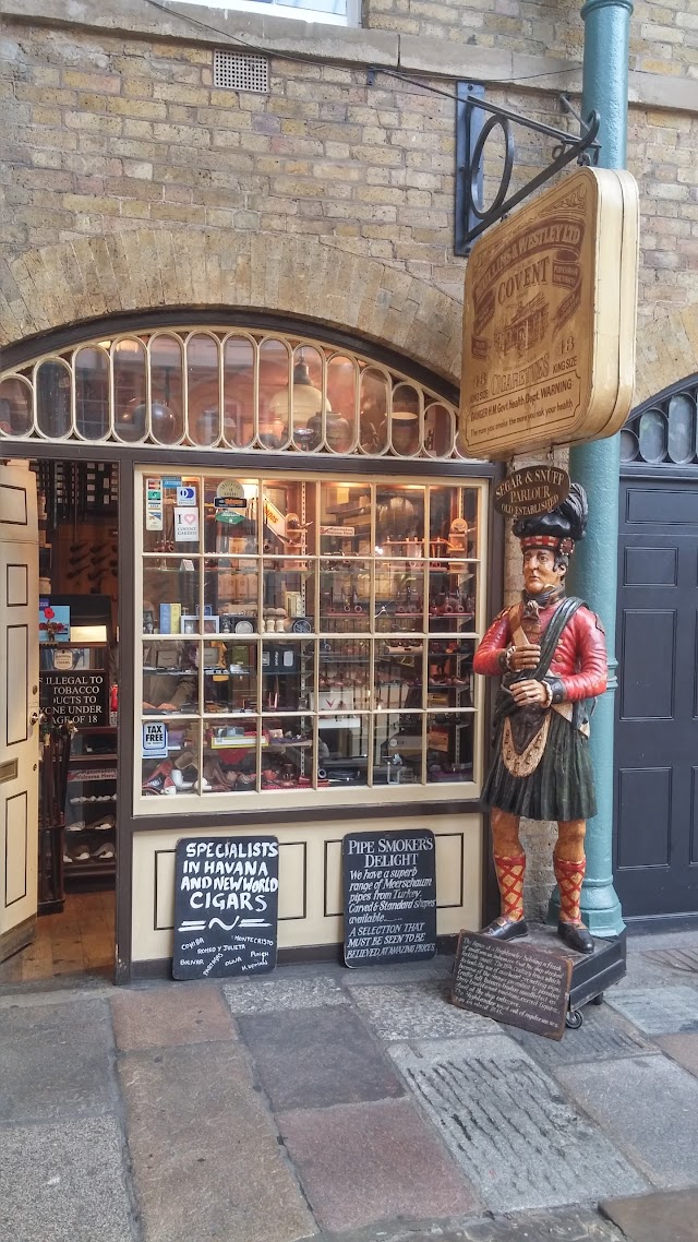 Segar & Snuff Parlour