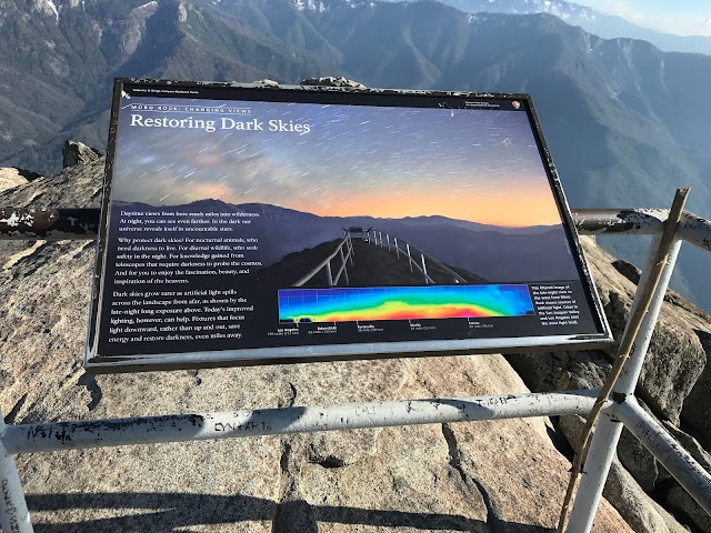 Moro Rock Trailhead